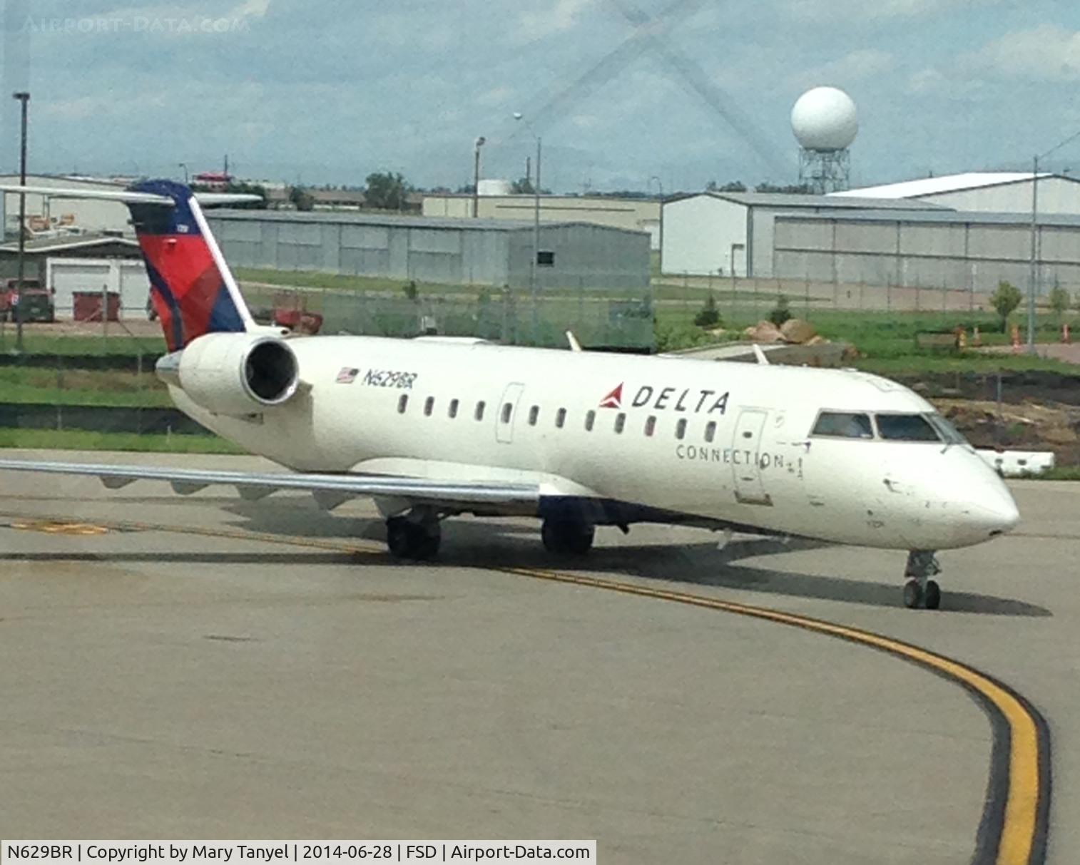 N629BR, 1998 Bombardier CRJ-200ER (CL-600-2B19) C/N 7251, Parked @ FSD
