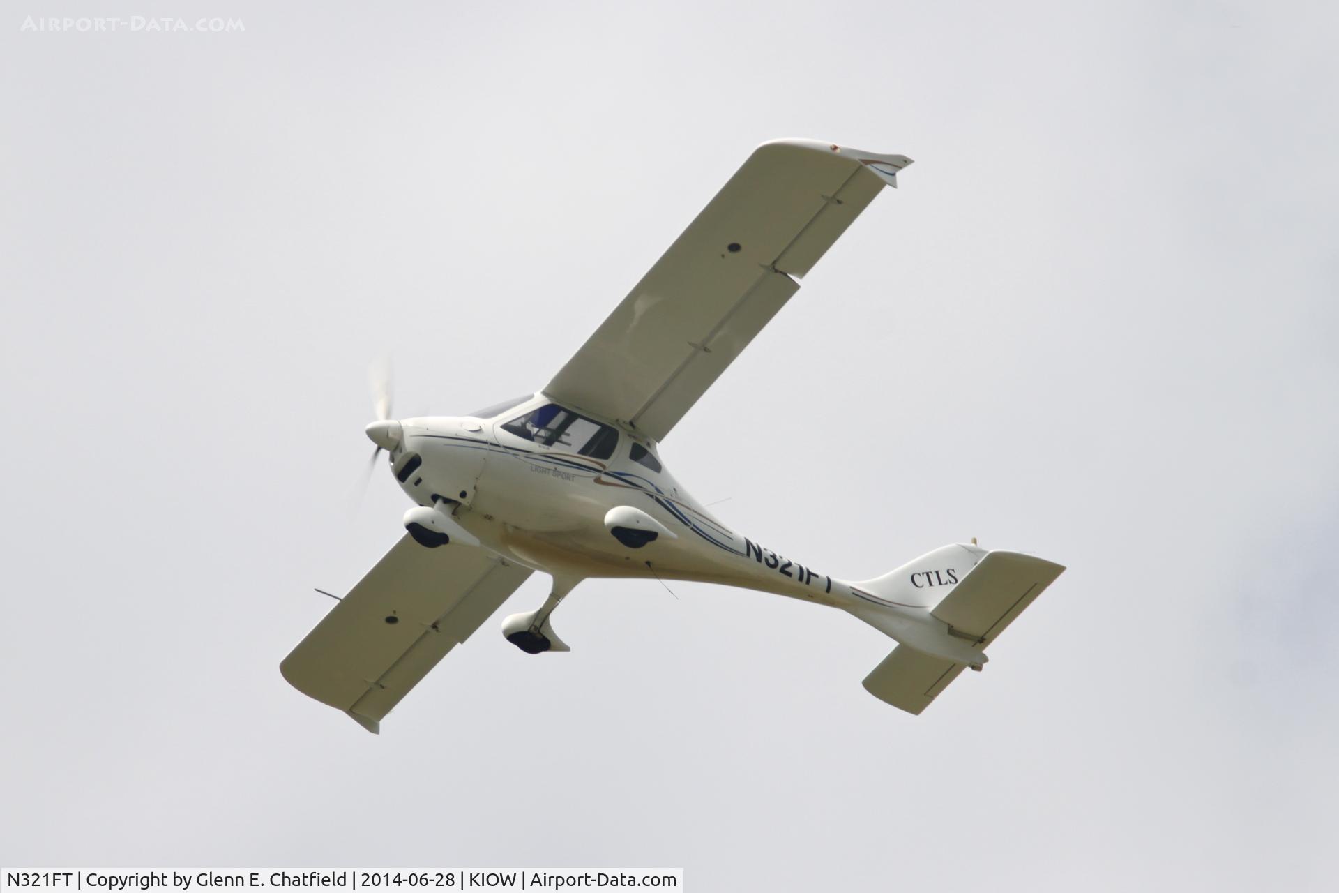 N321FT, Flight Design CTLS C/N F-08-11-22, Giving introductory rides