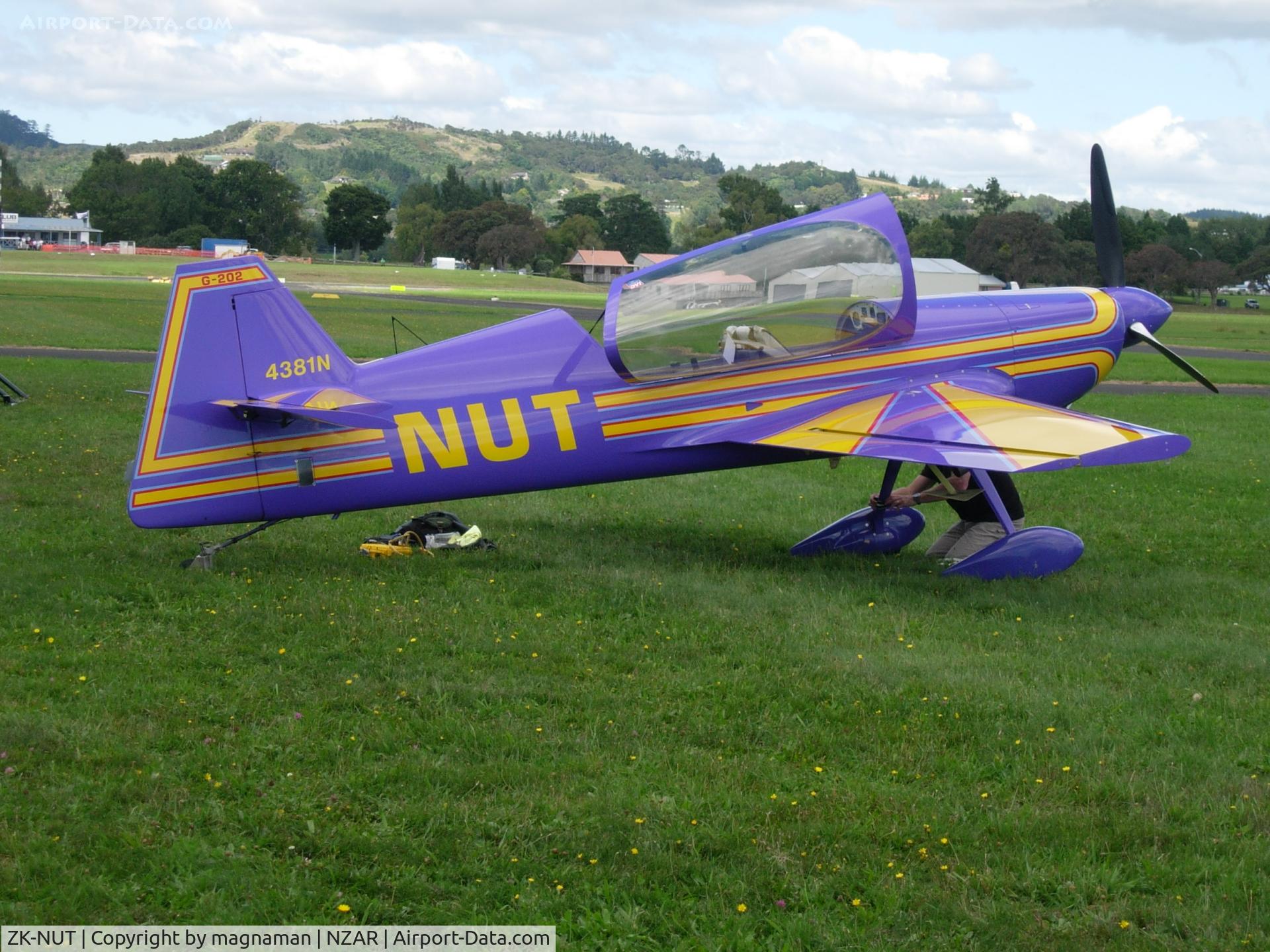 ZK-NUT, Giles G-202 C/N G202028, At airshow in 2012