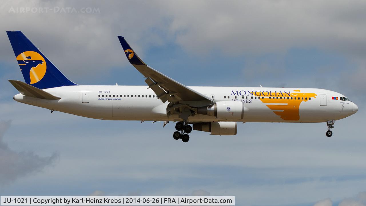 JU-1021, 2013 Boeing 767-34G/ER C/N 41519, Final RWY 07R