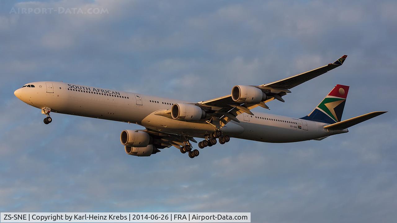 ZS-SNE, 2003 Airbus A340-642 C/N 534, Final RWY 07R