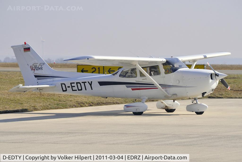 D-EDTY, Cessna 172S C/N 172S-9084, at zqw