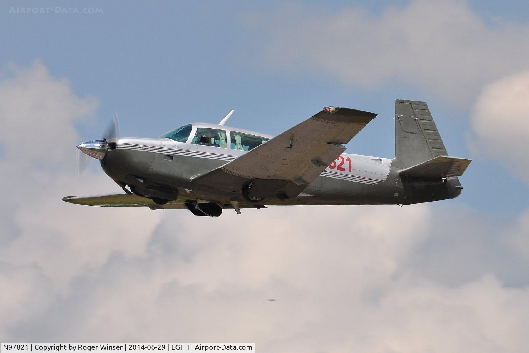 N97821, 1981 Mooney M20J 201 C/N 24-1080, Visiting M20J departing Runway 22.