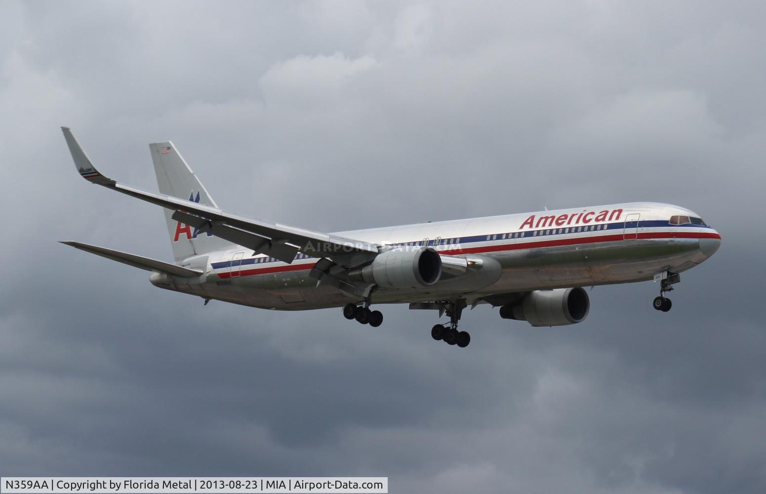 N359AA, 1988 Boeing 767-323 C/N 24040, American 767-300