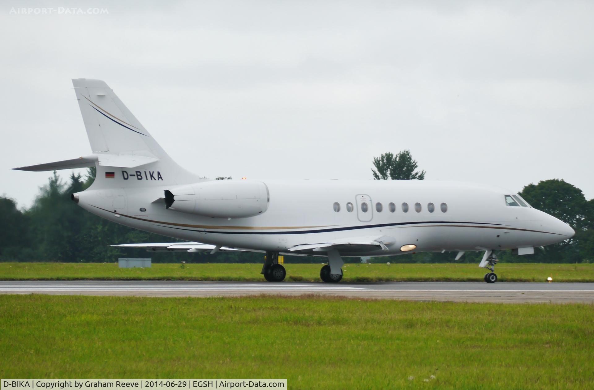 D-BIKA, 2006 Dassault Falcon 2000EX C/N 76, About to depart.