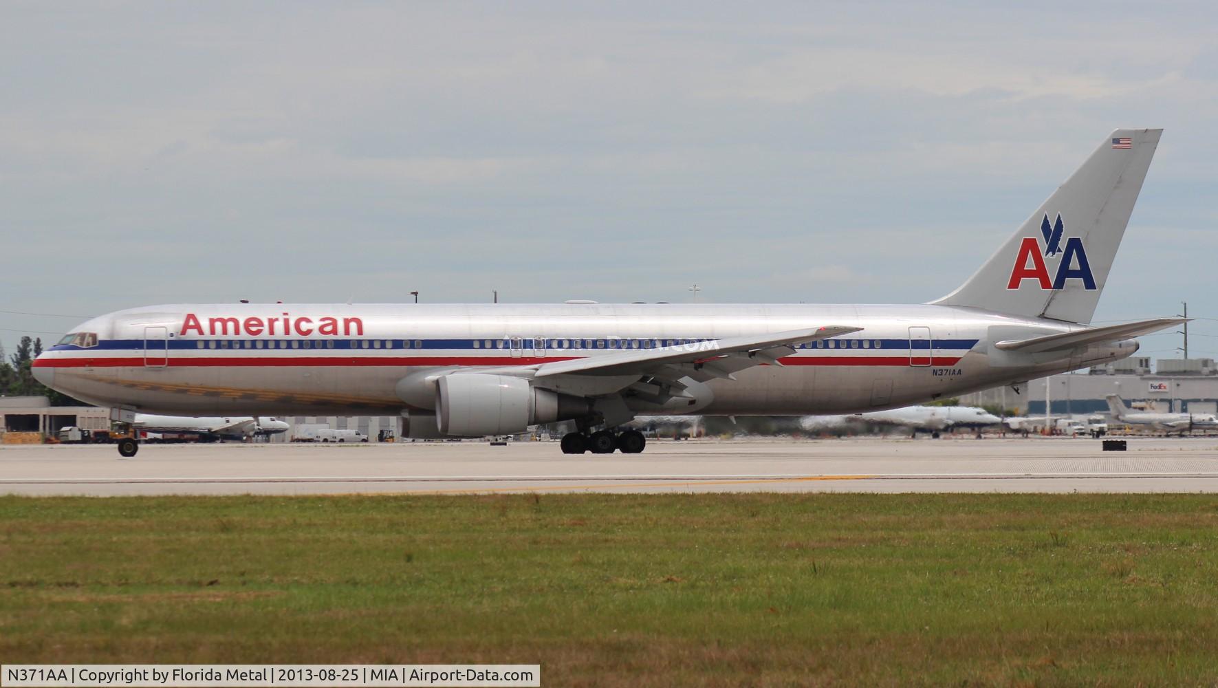 N371AA, 1992 Boeing 767-323 C/N 25198, American 767-300