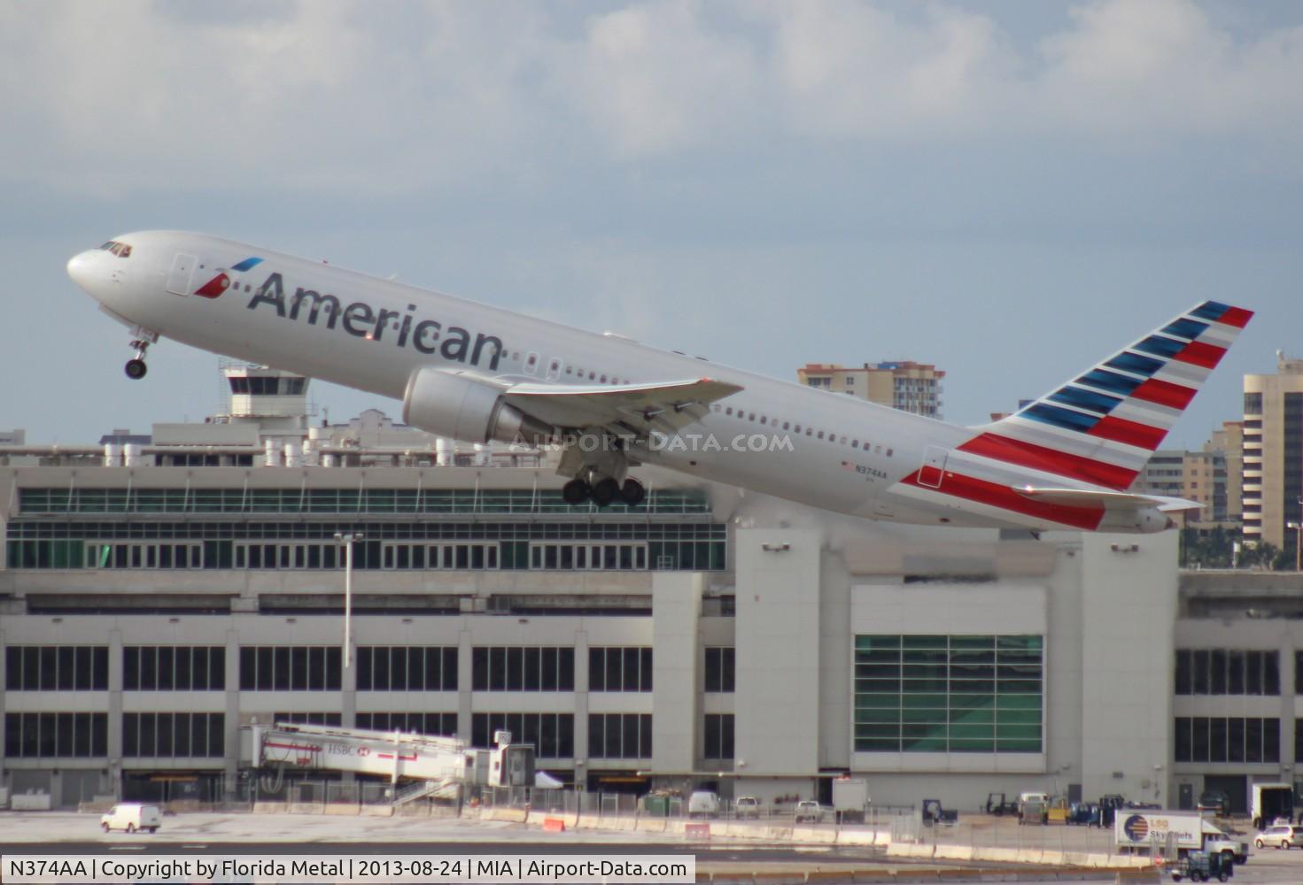 N374AA, 1992 Boeing 767-323 C/N 25201, American 767-300