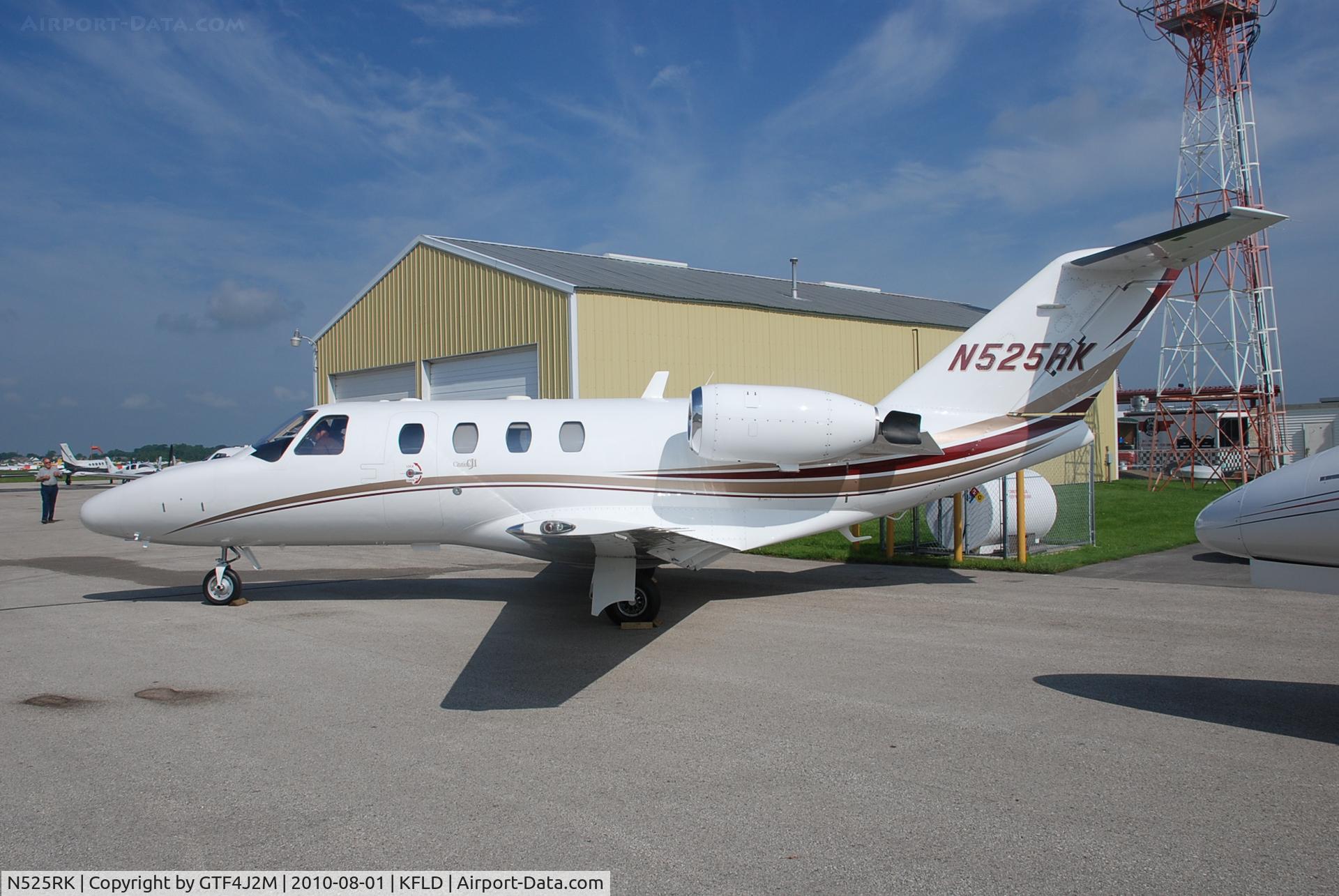 N525RK, 2001 Cessna 525 CitationJet CJ1 C/N 525-0413, N525RK  at Fon du Lac 1.8.10