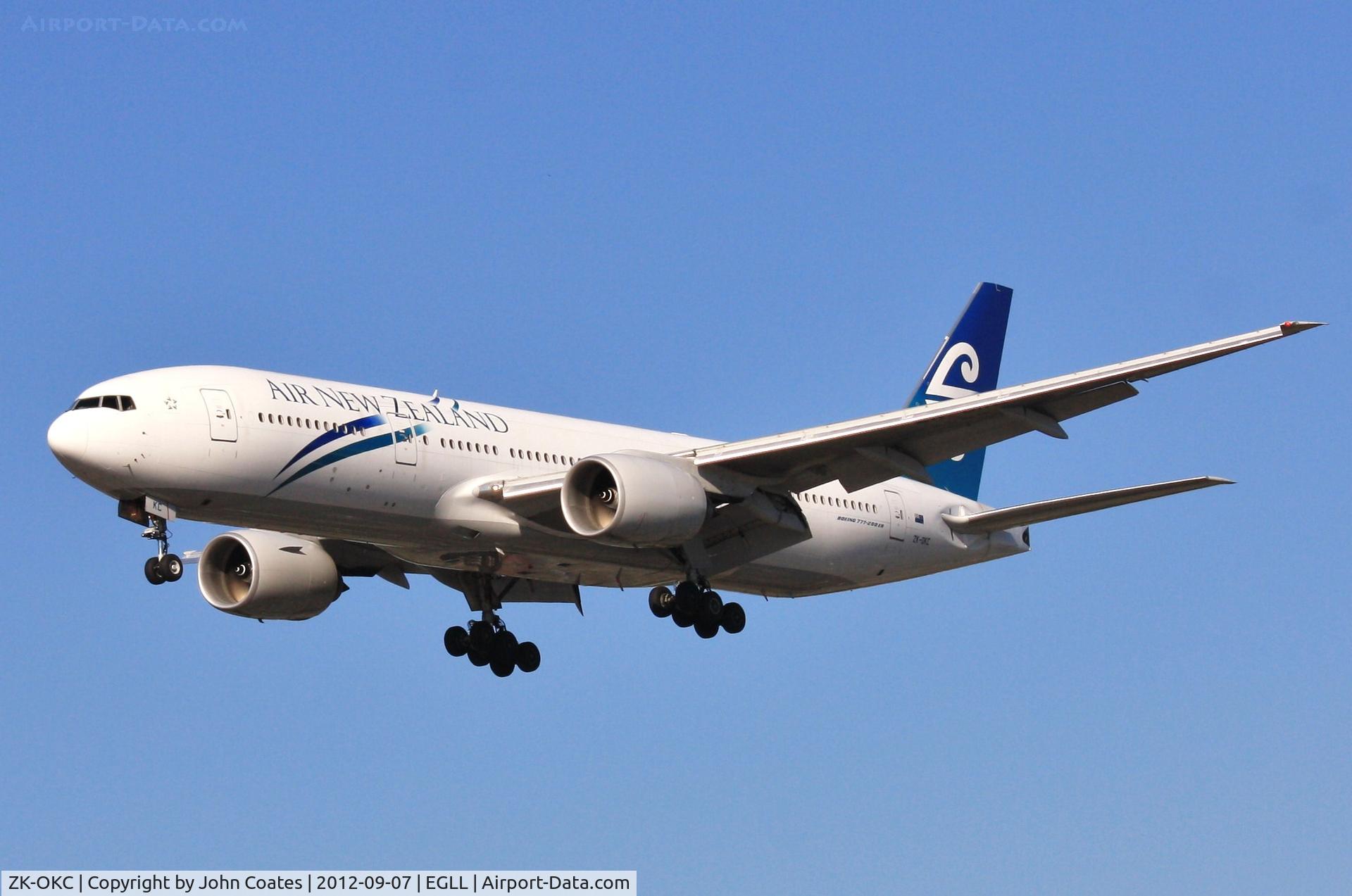ZK-OKC, 2006 Boeing 777-219/ER C/N 34377, Finals 27R