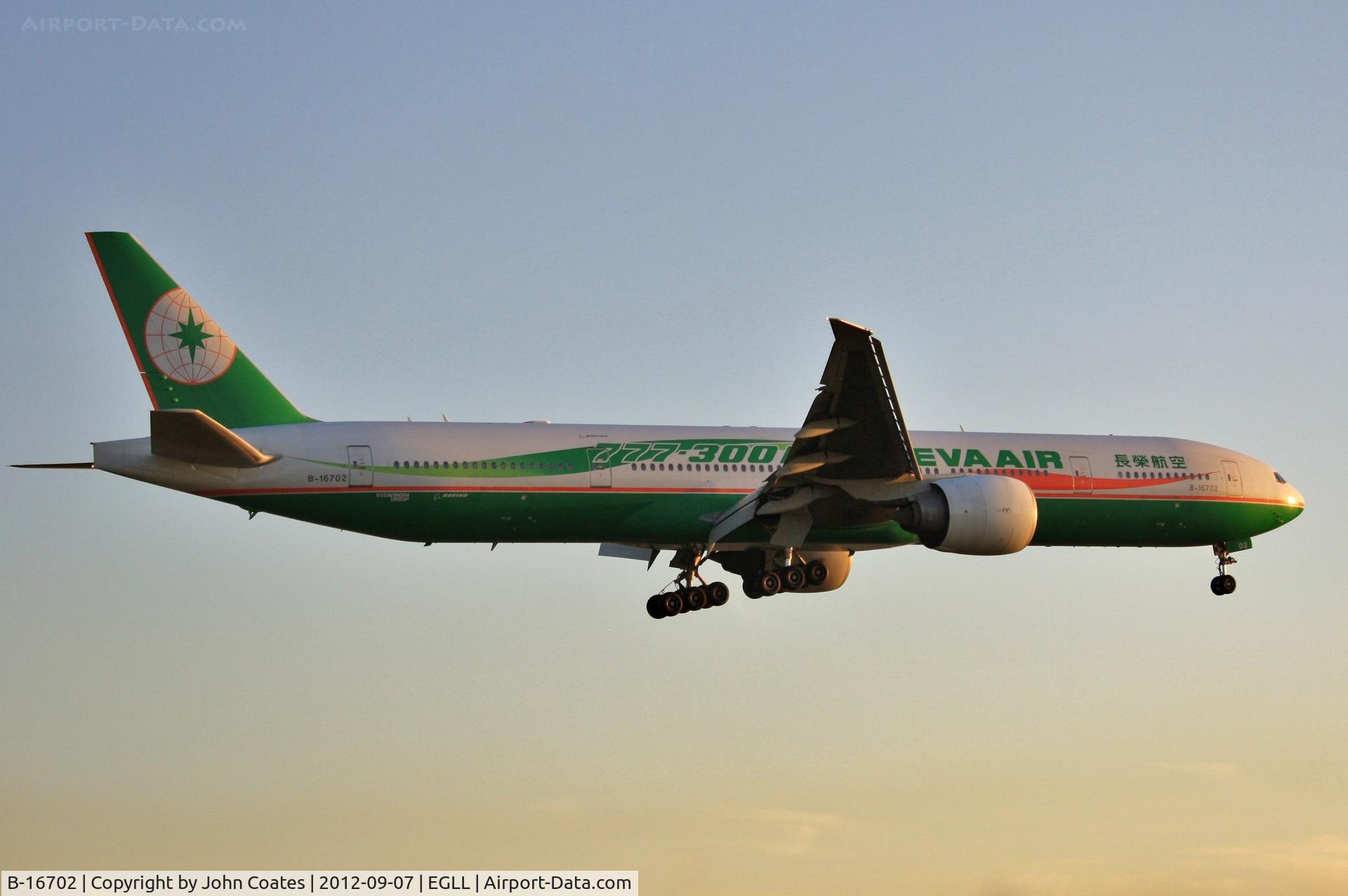B-16702, 2005 Boeing 777-35E/ER C/N 32640, Arriving 27R