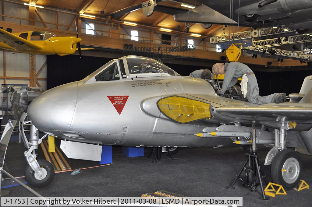 J-1753, De Havilland (F+W Emmen) DH-112 Venom FB.54 C/N 923, at Dübendorf