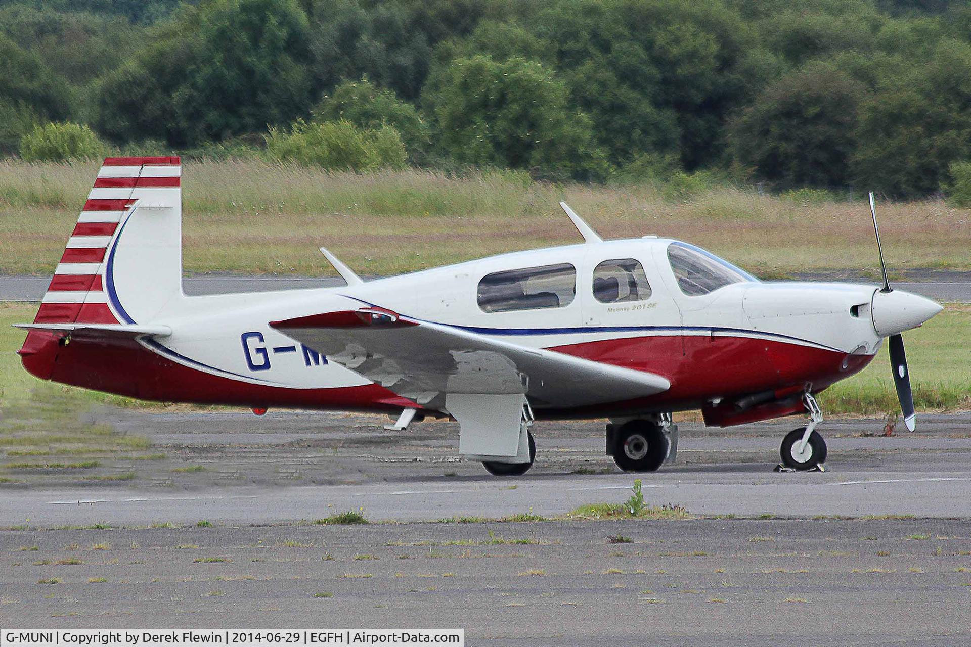 G-MUNI, 1989 Mooney M20J 201 C/N 24-3118, Visiting Mooney 201, seen at EGFH.