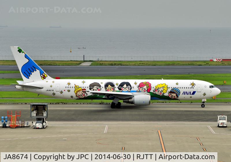 JA8674, 1994 Boeing 767-381 C/N 25661, Very famous livery, 1st time I see...