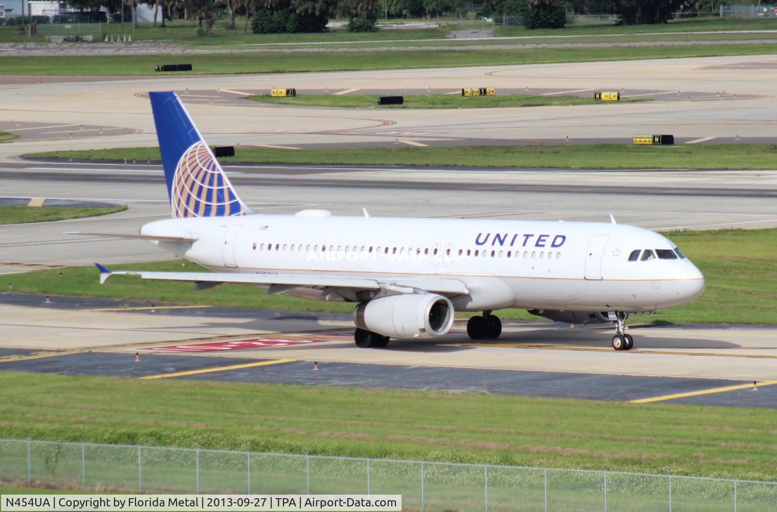 N454UA, 1999 Airbus A320-232 C/N 1104, United A320