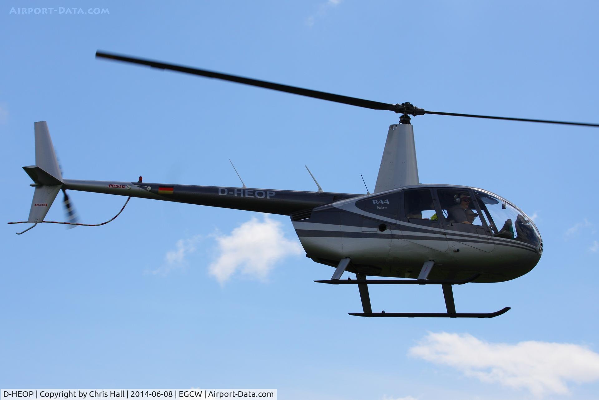 D-HEOP, Robinson R44 C/N 0008, visitor at Welshpool