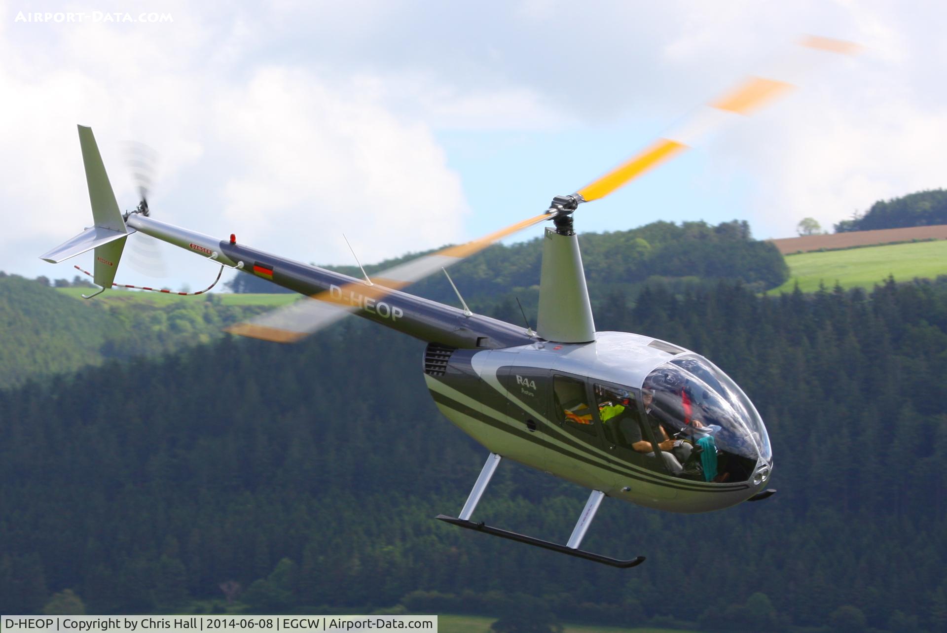 D-HEOP, Robinson R44 C/N 0008, visitor at Welshpool