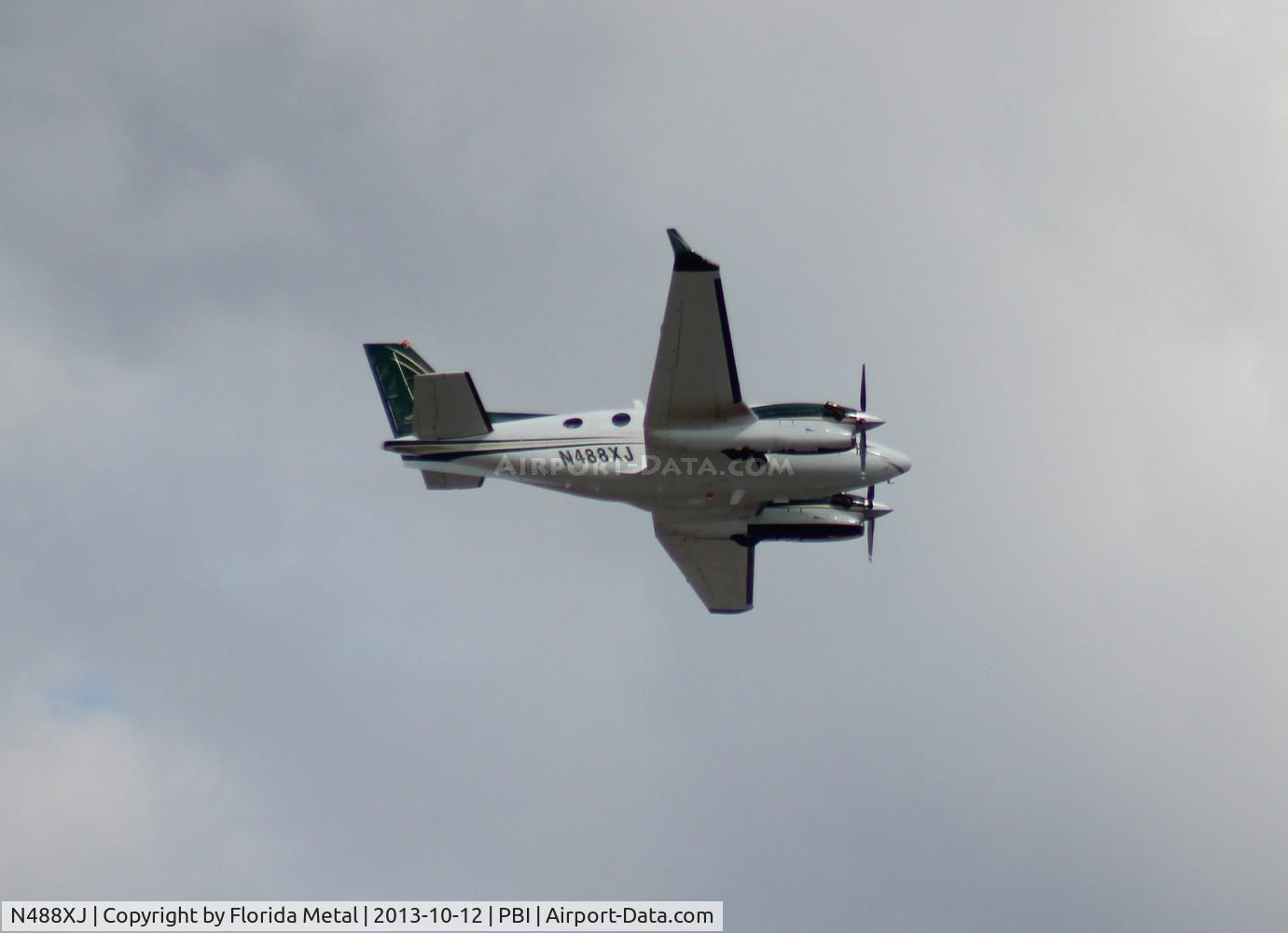 N488XJ, 1998 Raytheon Aircraft Company C90A C/N LJ-1527, Beech C90A