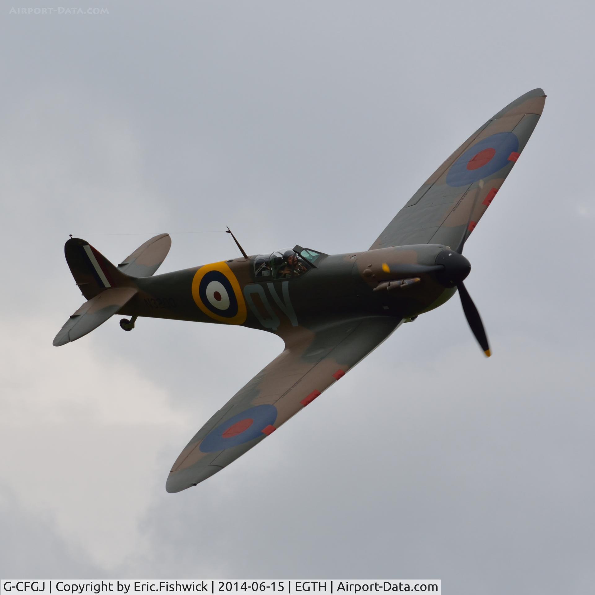 G-CFGJ, 1939 Supermarine Spitfire 1 C/N 441, 43. N3200 at The Shuttleworth Collection Airshow - featuring LAA 'party in the park.'