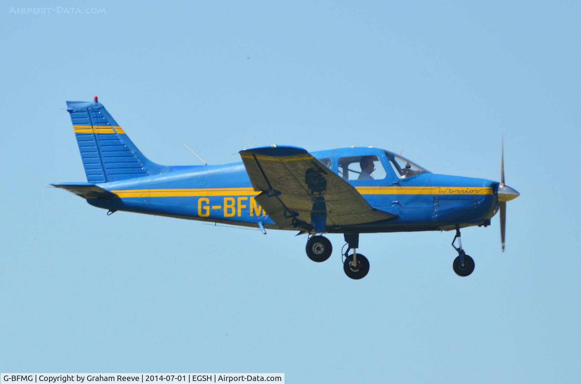 G-BFMG, 1977 Piper PA-28-161 Cherokee Warrior II C/N 28-7716160, On finals to 