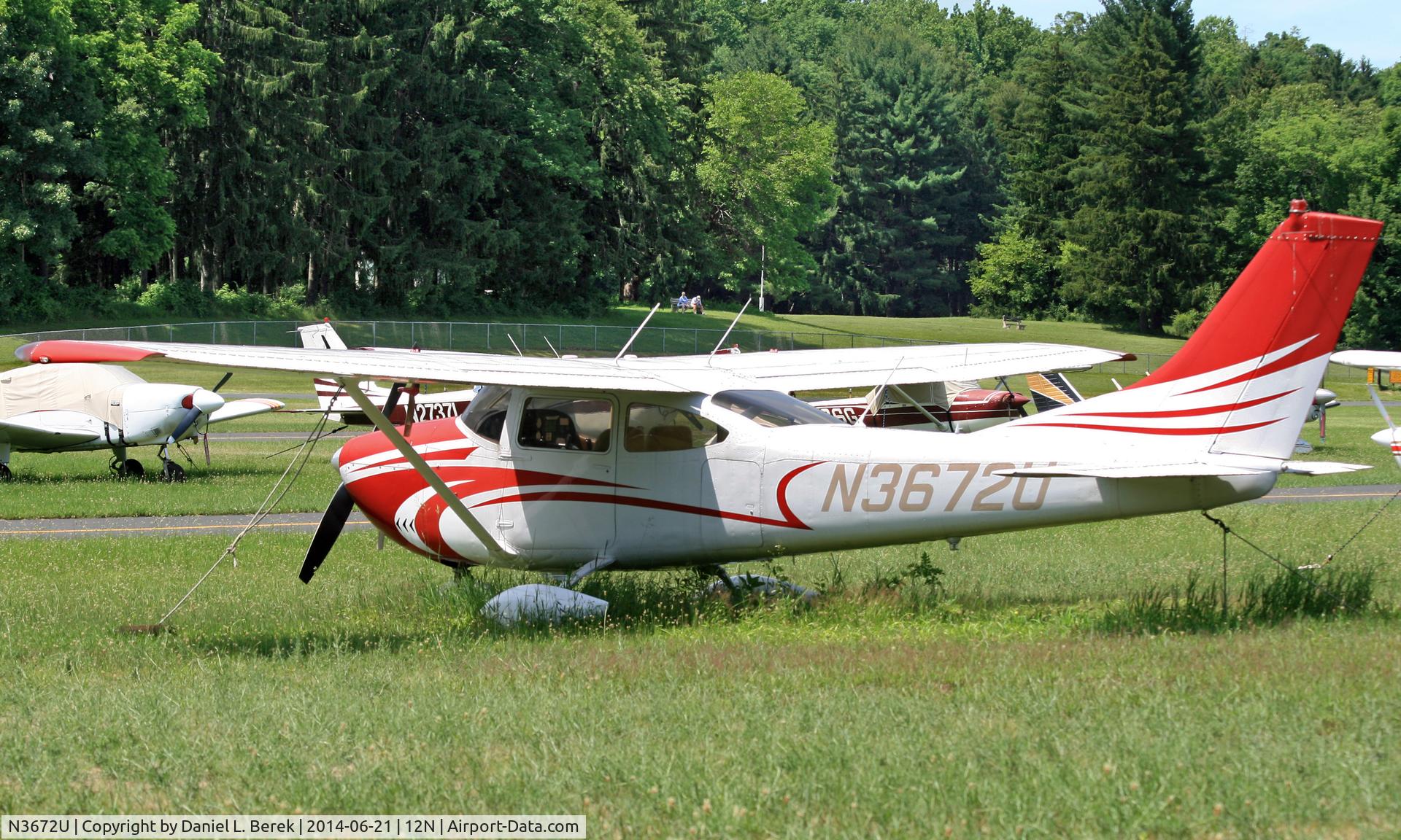 N3672U, 1963 Cessna 182G Skylane C/N 18255072, Seen in 2014, with a new color scheme.