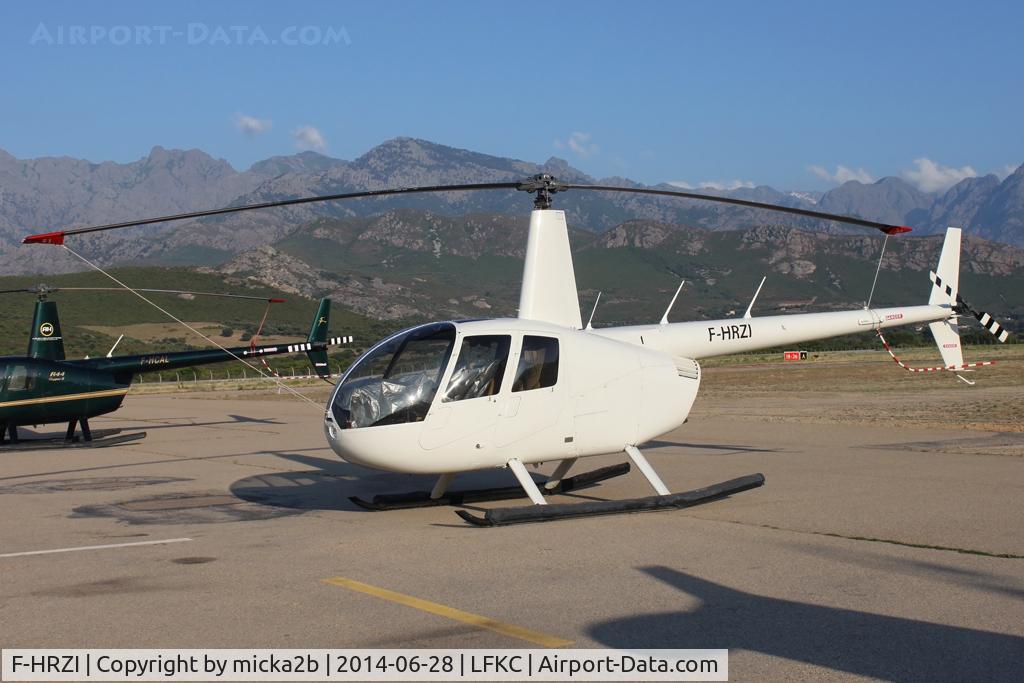 F-HRZI, 2012 Robinson R44 C/N 13357, Parked