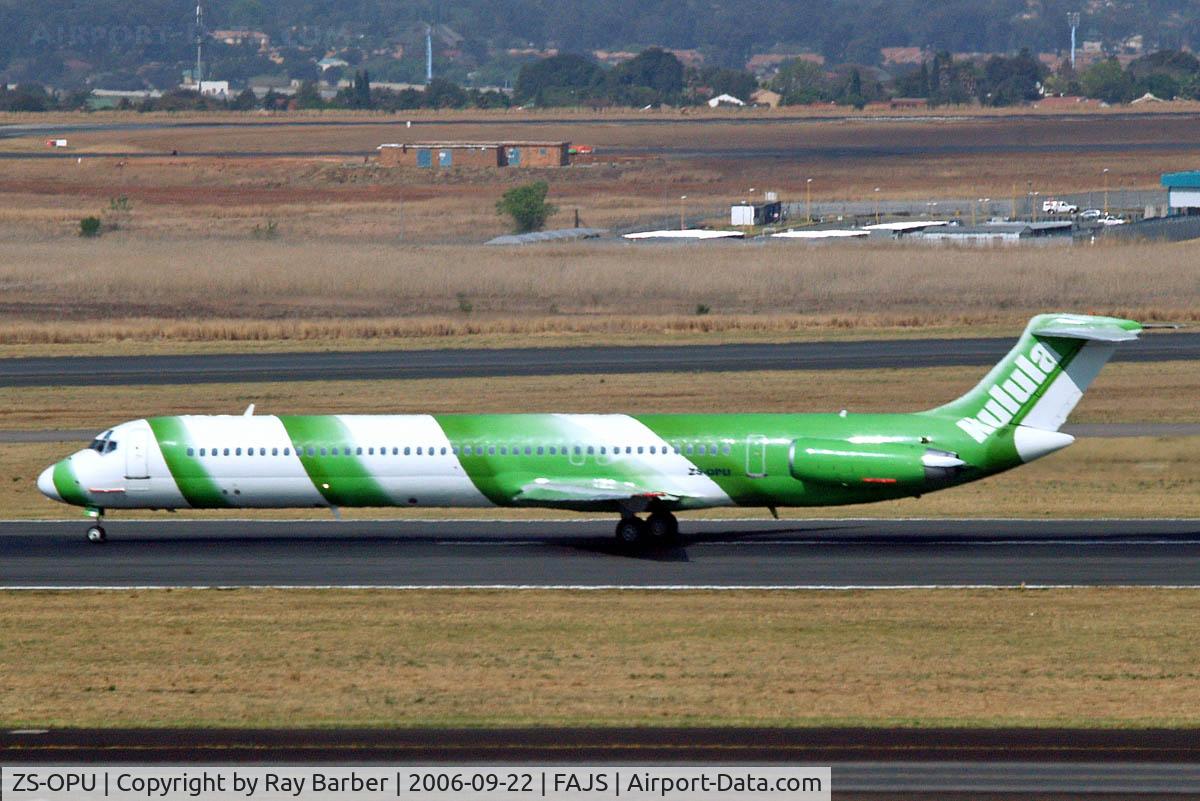 ZS-OPU, 1983 McDonnell Douglas MD-82 (DC-9-82) C/N 48021, McDonnell Douglas DC-9-82 [48021] (Kulula Airlines) Johannesburg Int~ZS 22/09/2006