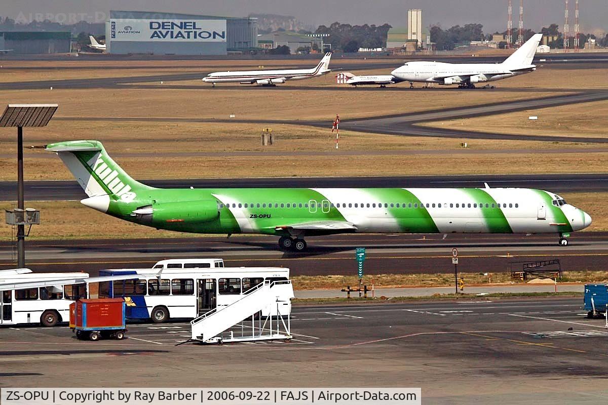 ZS-OPU, 1983 McDonnell Douglas MD-82 (DC-9-82) C/N 48021, McDonnell Douglas DC-9-82 [48021] (Kulula Airlines) Johannesburg Int~ZS 22/09/2006