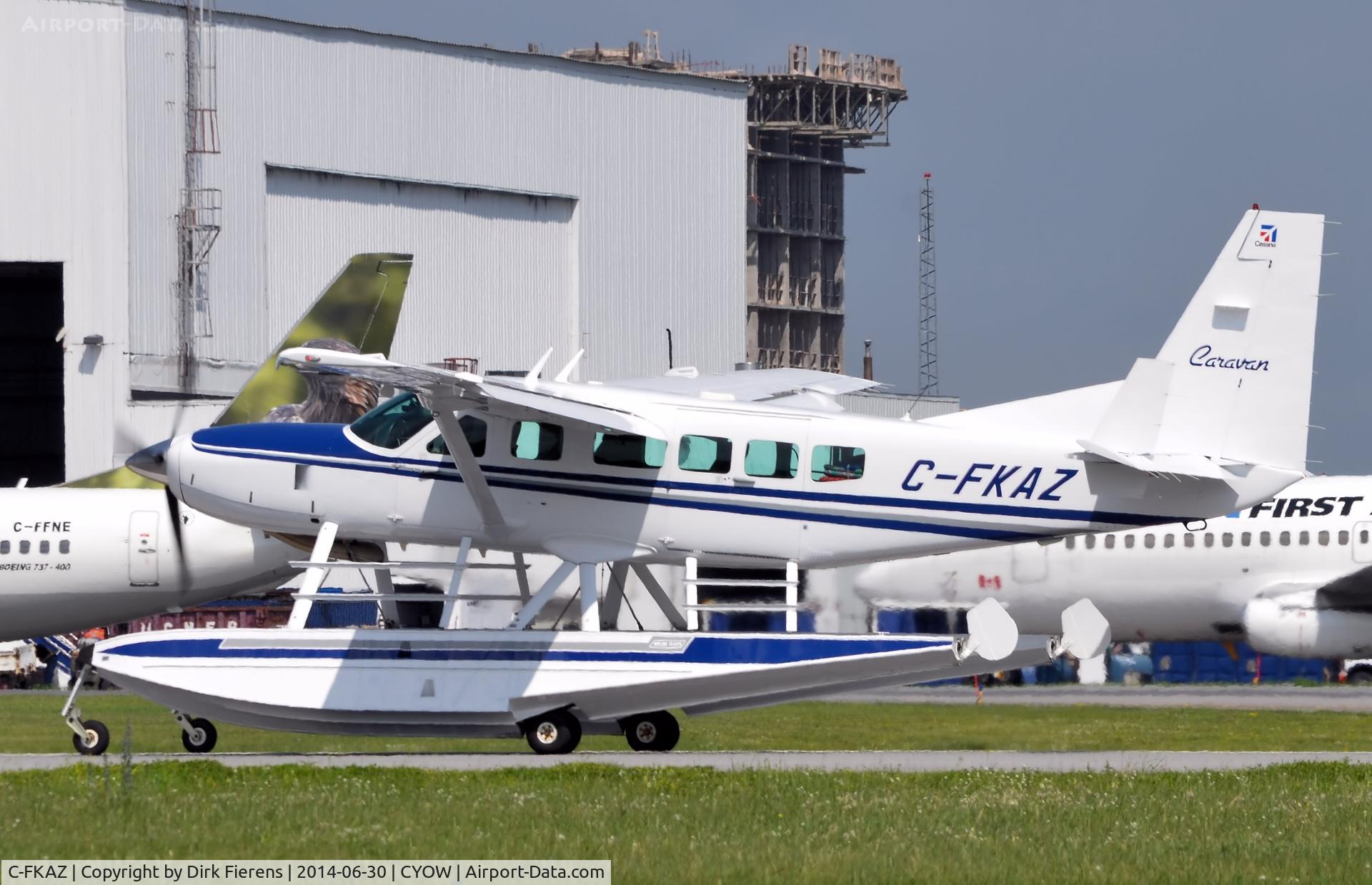 C-FKAZ, 1993 Cessna 208 Caravan I C/N 20800236, Departing from rwy 25R.