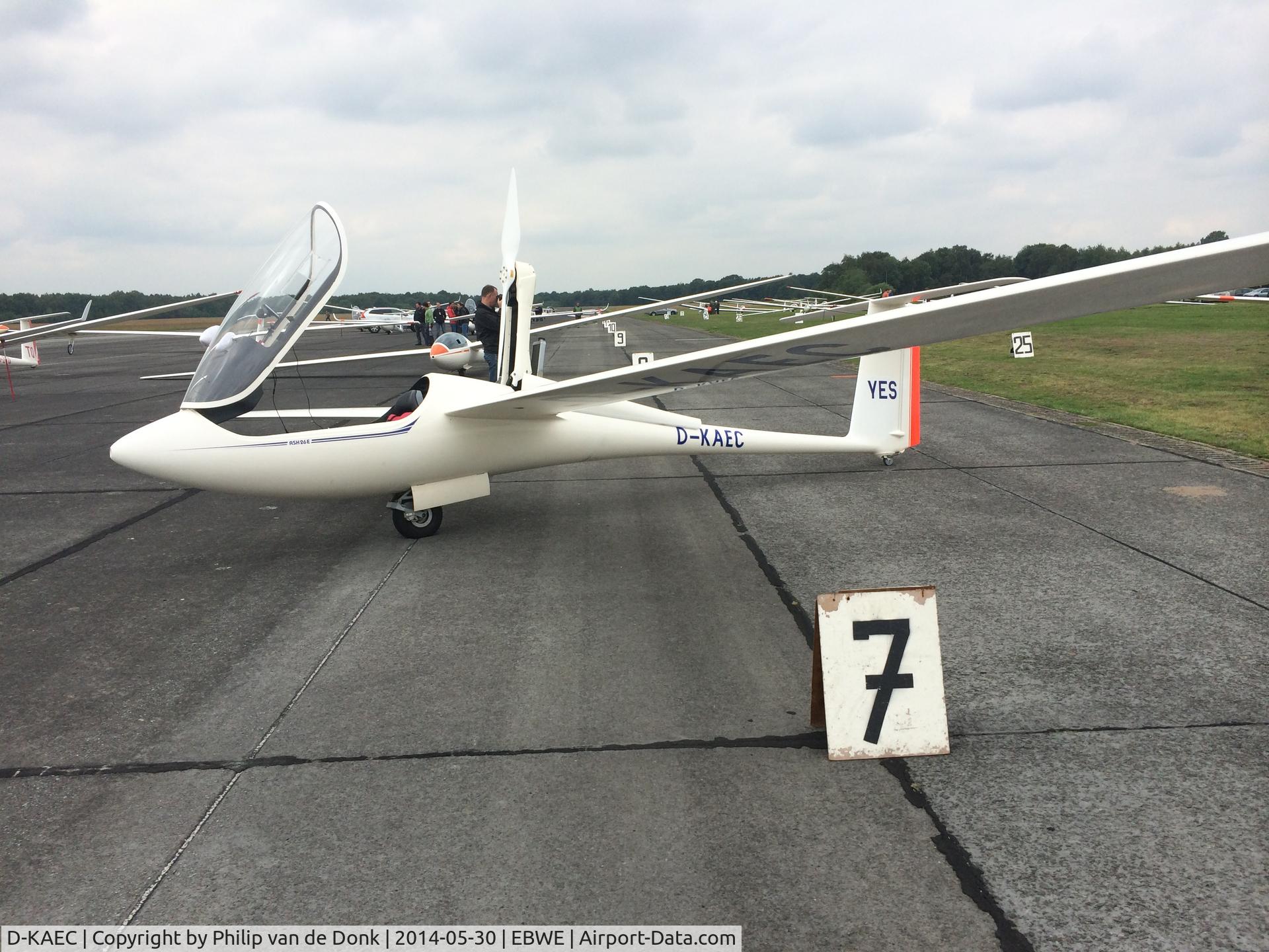 D-KAEC, 2000 Schleicher ASH-26E C/N 26177, At the starting grid, Kempencup Weelde (B) 2014