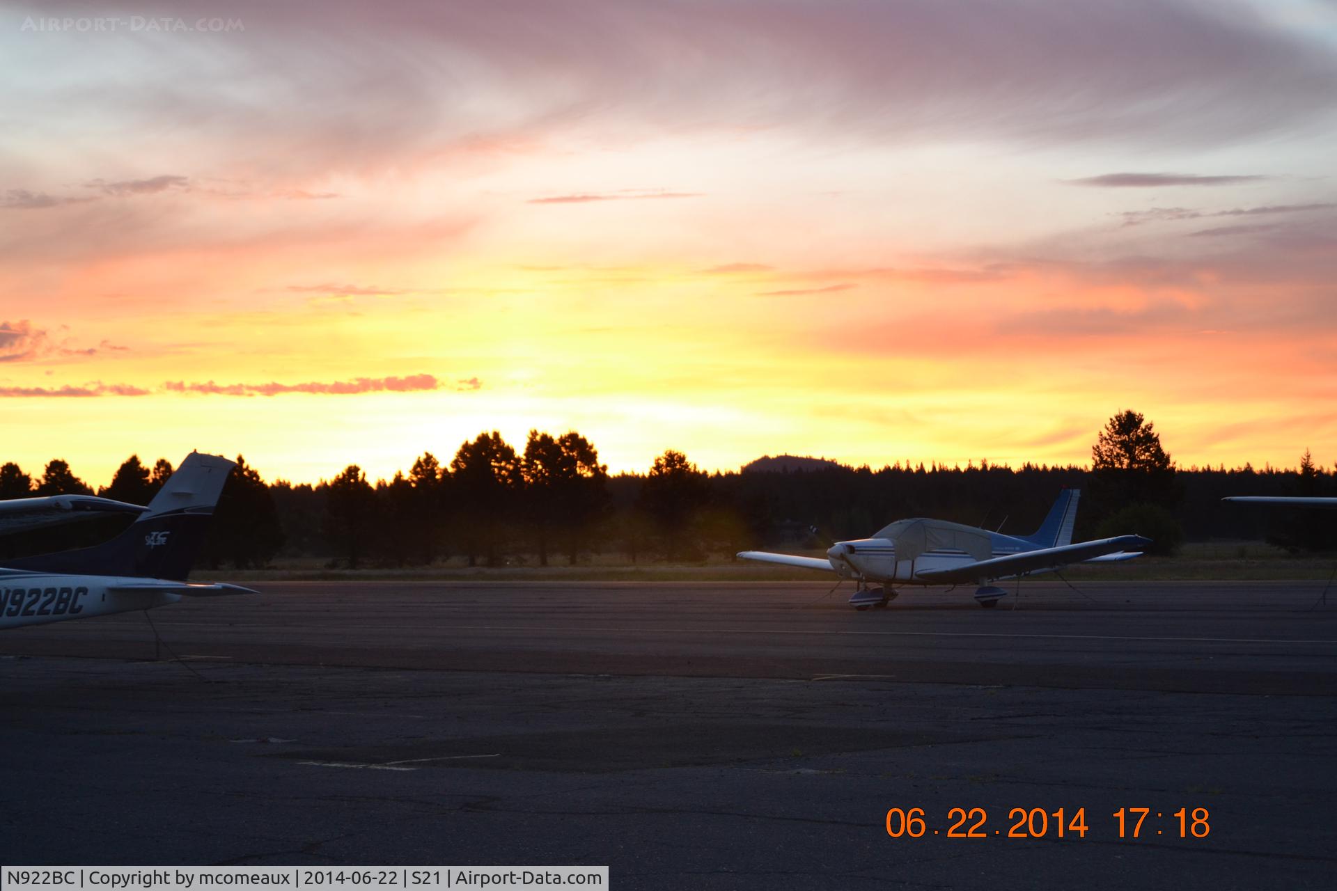 N922BC, Cessna T182T Turbo Skylane C/N T18208121, Sunriver early morning