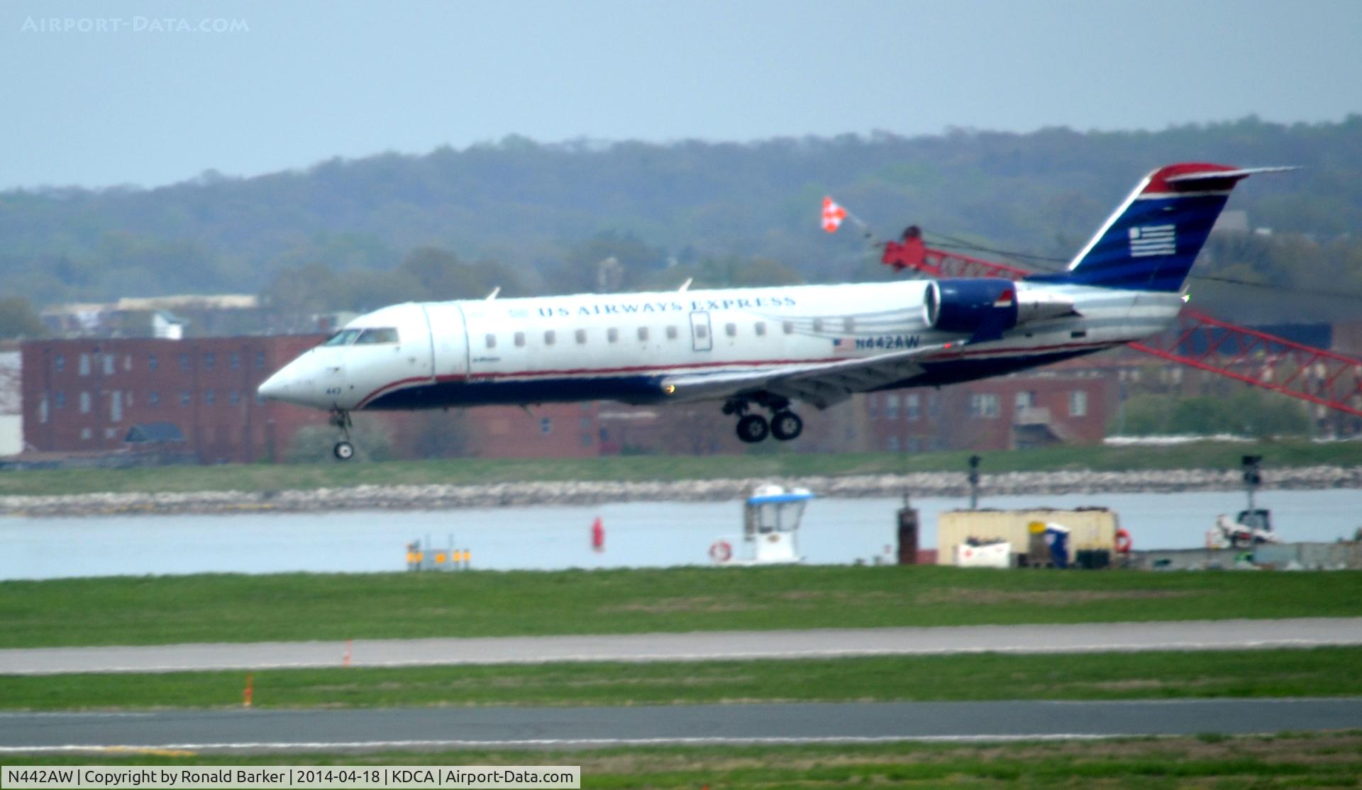 N442AW, 2003 Bombardier CRJ-200LR (CL-600-2B19) C/N 7778, Landing National Airport