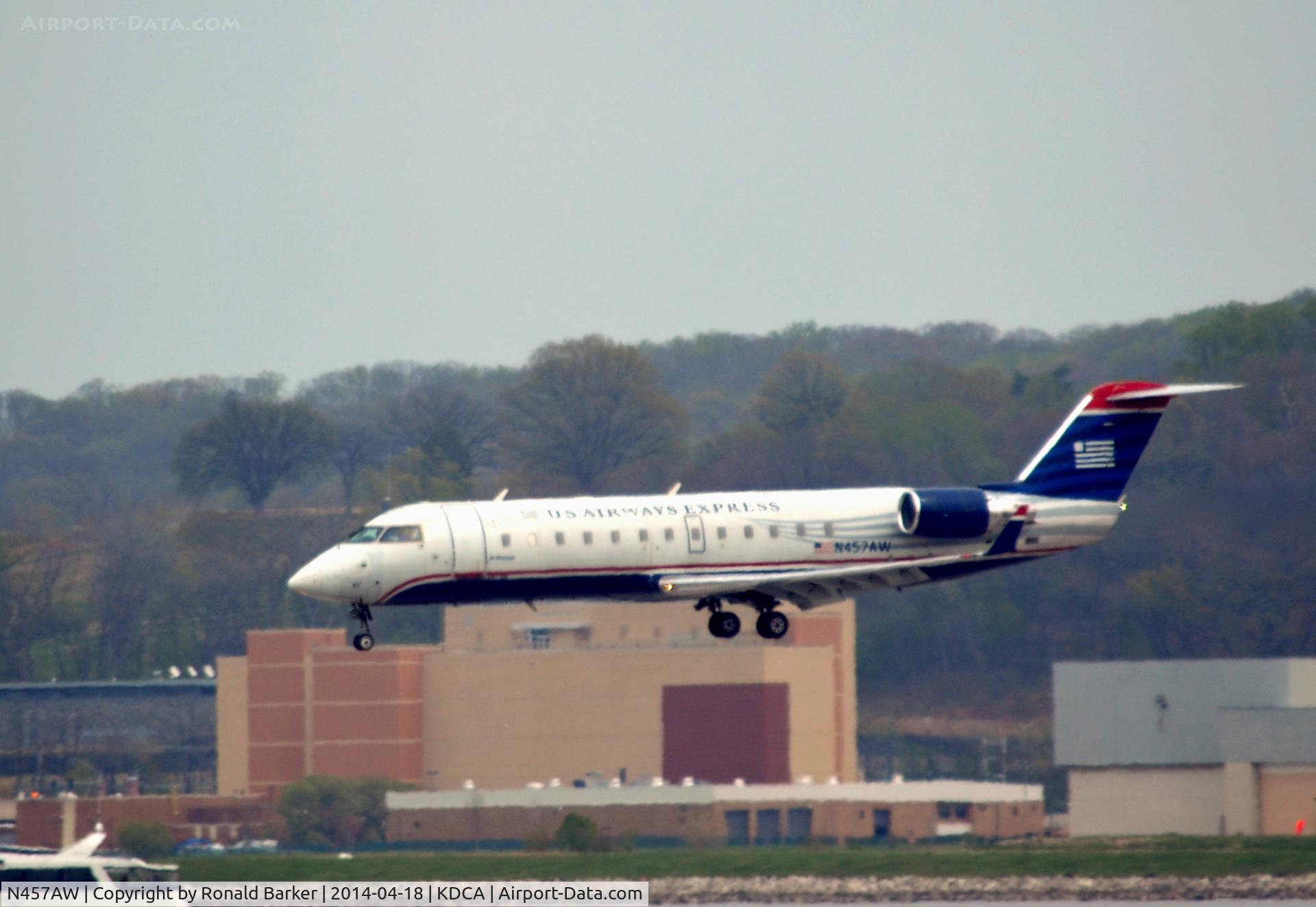 N457AW, 2003 Canadair CRJ-200LR (CL-600-2B19) C/N 7854, Landing National Airport