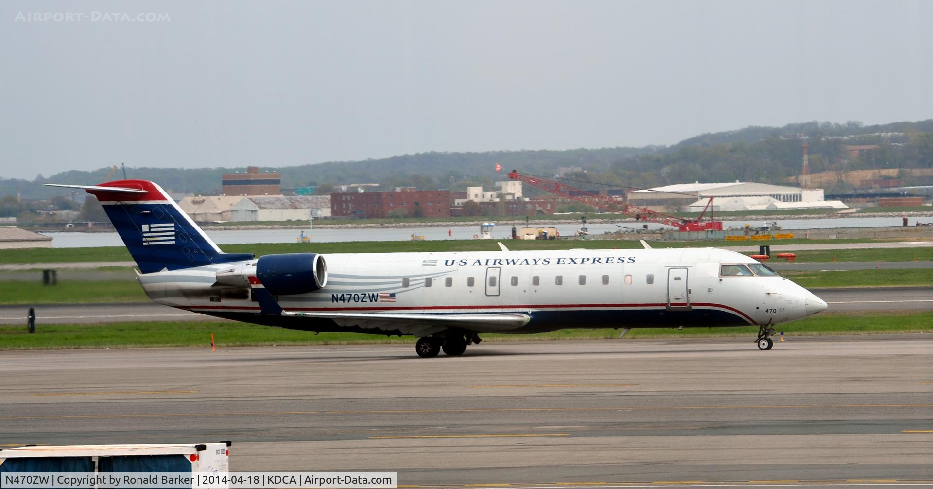 N470ZW, 2004 Bombardier CRJ-200LR (CL-600-2B19) C/N 7927, Taxi National Airport