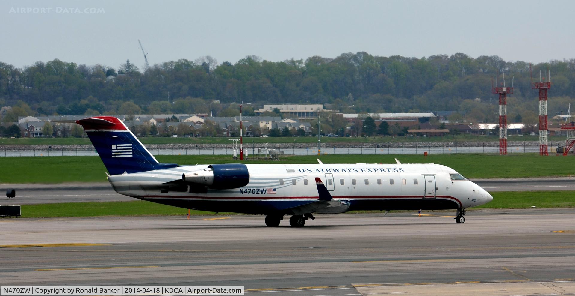 N470ZW, 2004 Bombardier CRJ-200LR (CL-600-2B19) C/N 7927, Taxi National Airport
