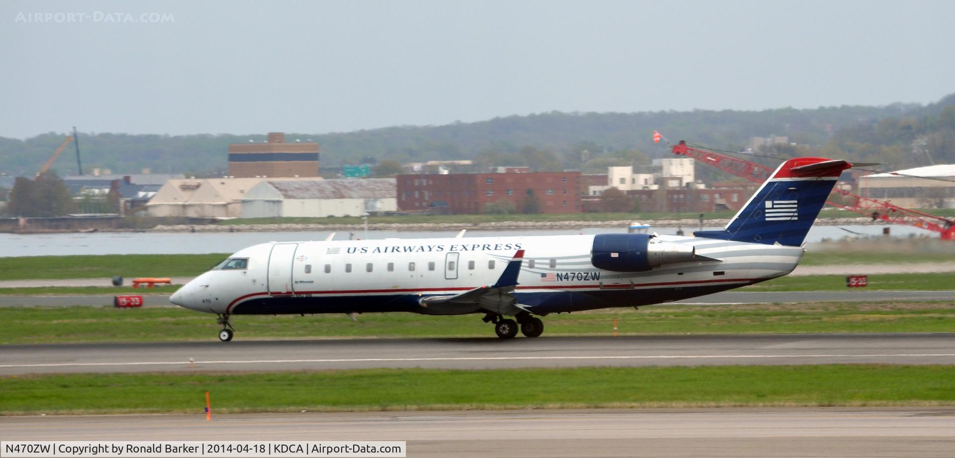 N470ZW, 2004 Bombardier CRJ-200LR (CL-600-2B19) C/N 7927, Takeoff roll National Airport