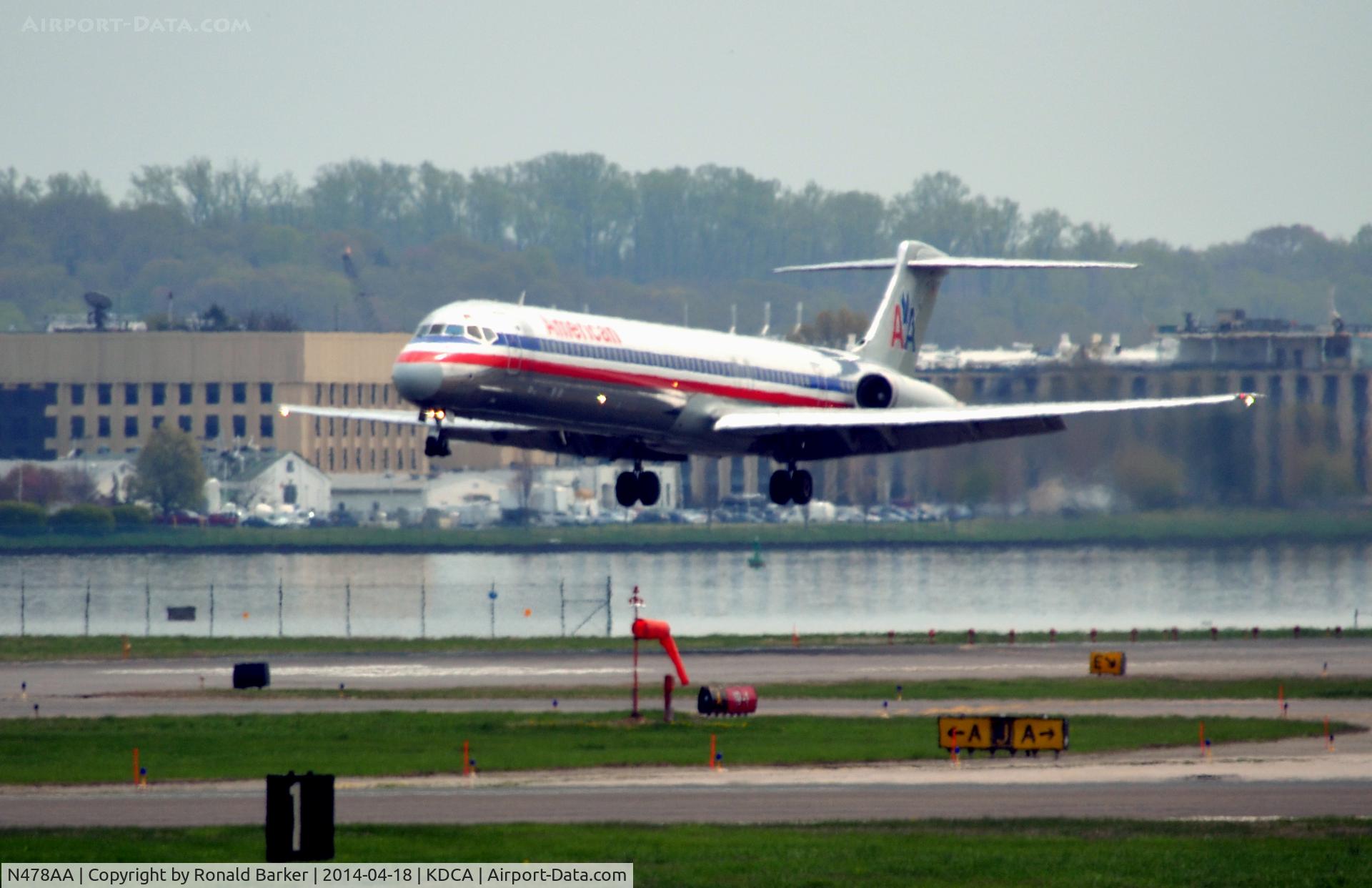 N478AA, 1988 McDonnell Douglas MD-82 (DC-9-82) C/N 49653, Landing approach National Airport