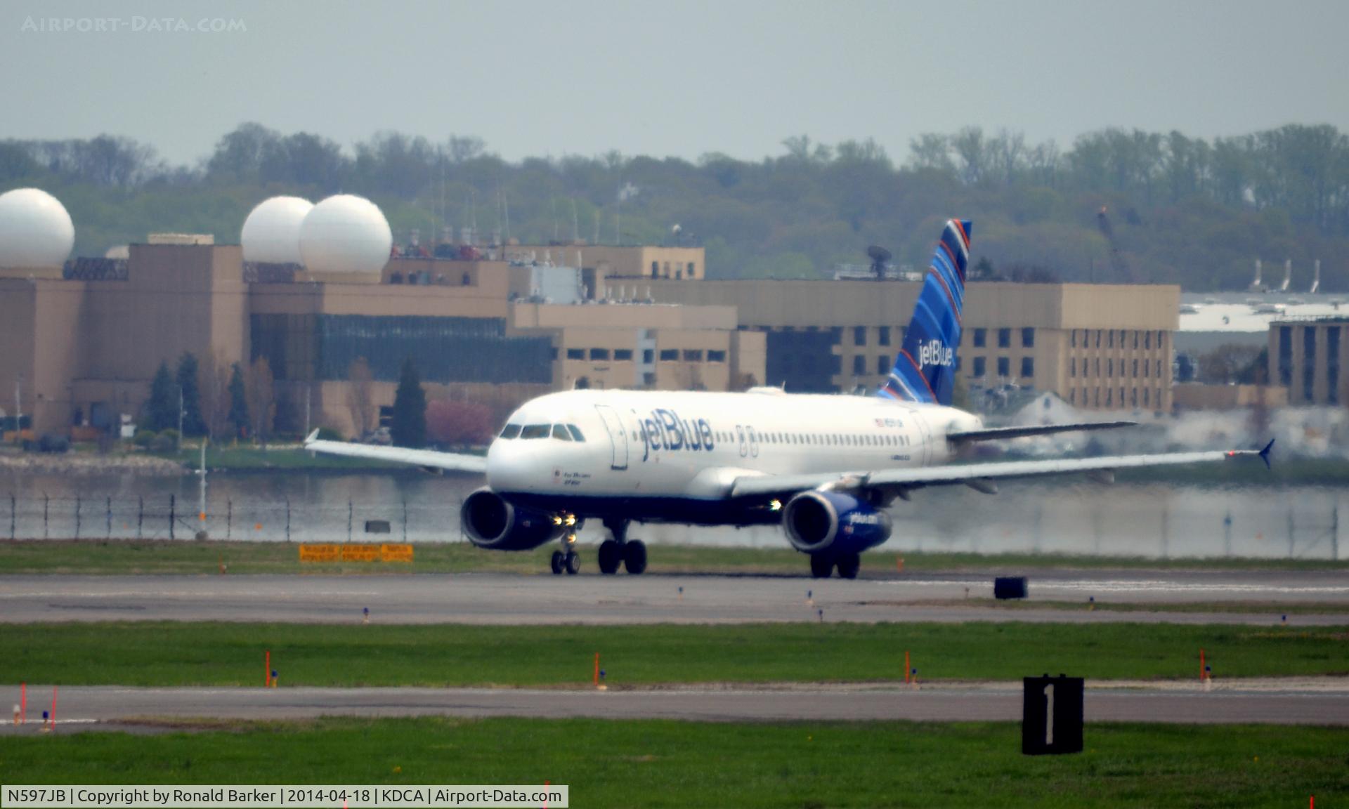 N597JB, 2004 Airbus A320-232 C/N 2307, Takeoff National Airport