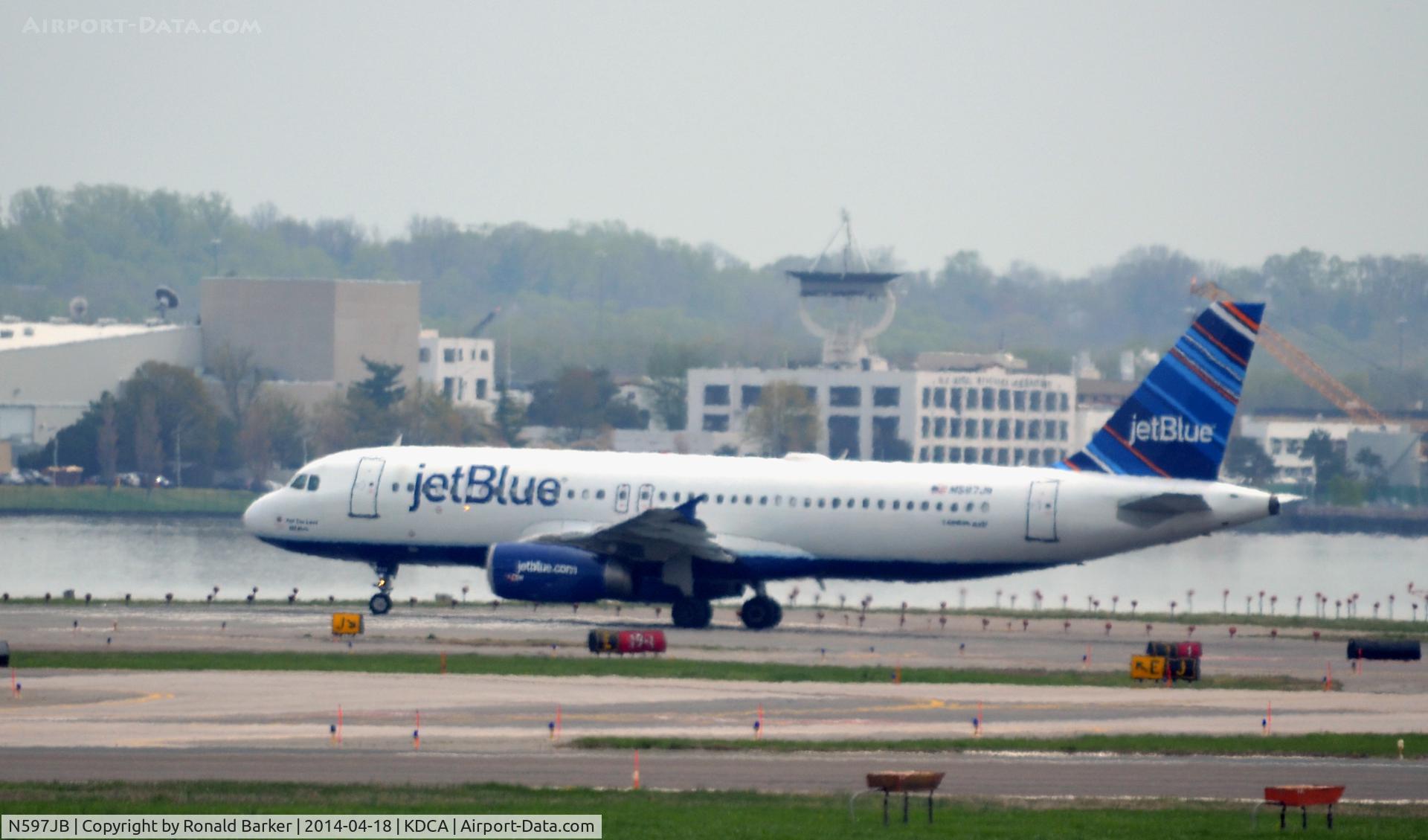 N597JB, 2004 Airbus A320-232 C/N 2307, Taxi to takeoff National Airport