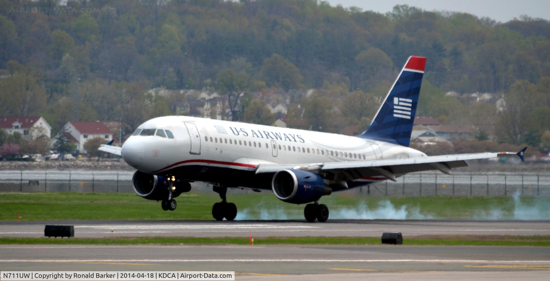 N711UW, 1999 Airbus A319-112 C/N 1033, Touchdown National Airport