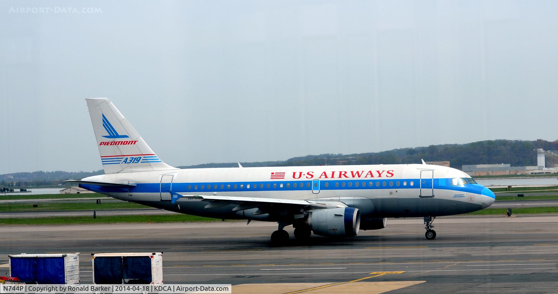 N744P, 2000 Airbus A319-112 C/N 1287, Taxi National Airport