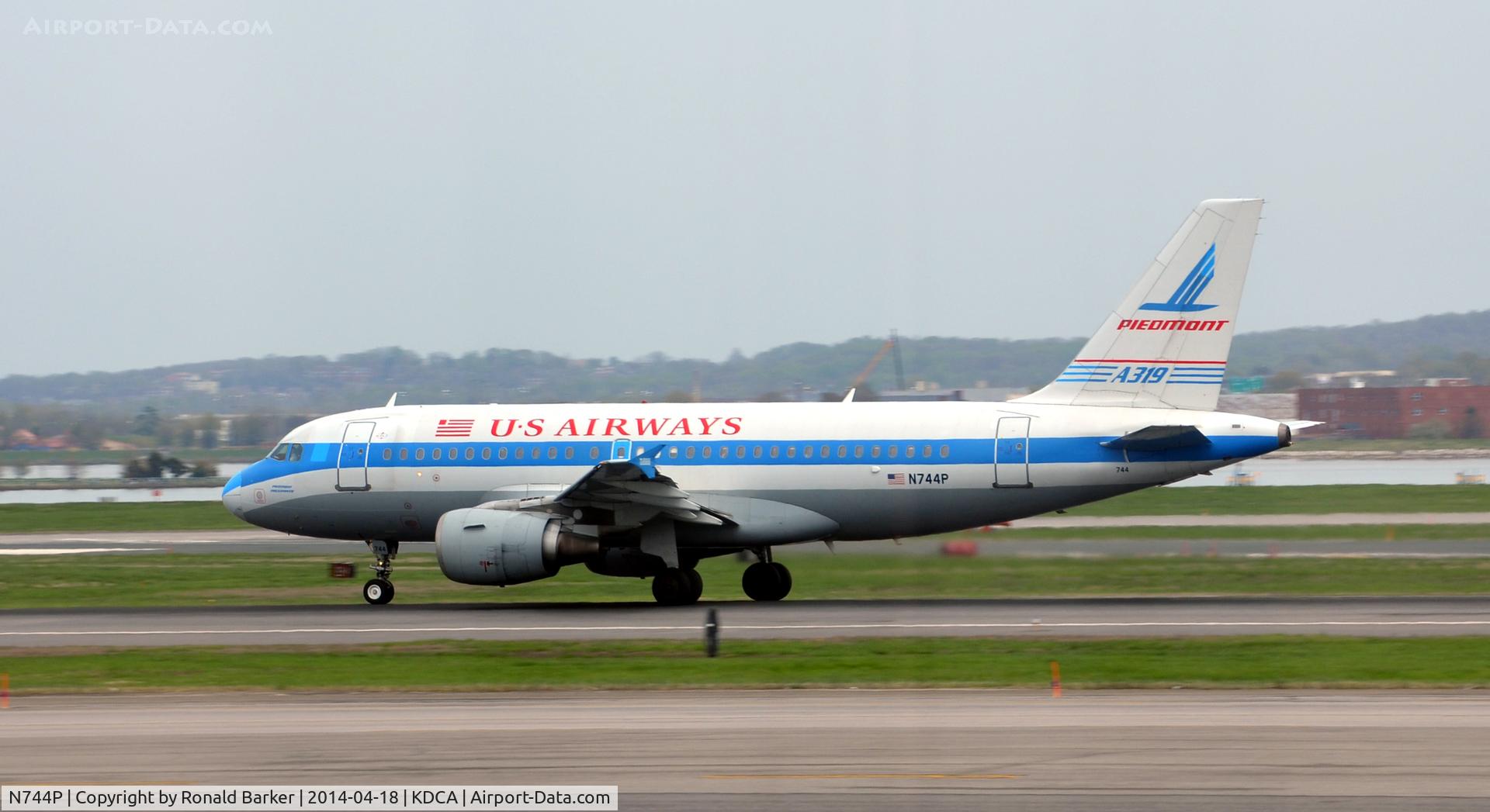 N744P, 2000 Airbus A319-112 C/N 1287, Takeoff roll National Airport