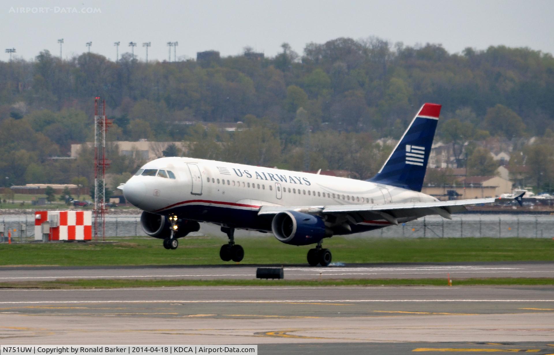 N751UW, 2000 Airbus A319-112 C/N 1317, Landing National Airport