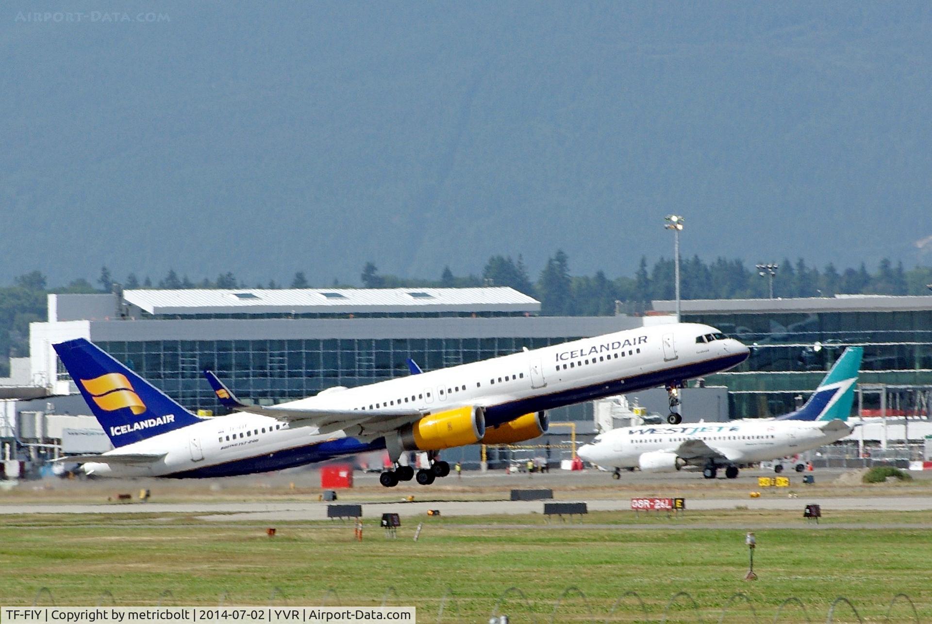 TF-FIY, 2000 Boeing 757-256 C/N 29312, FI696 to KEF
