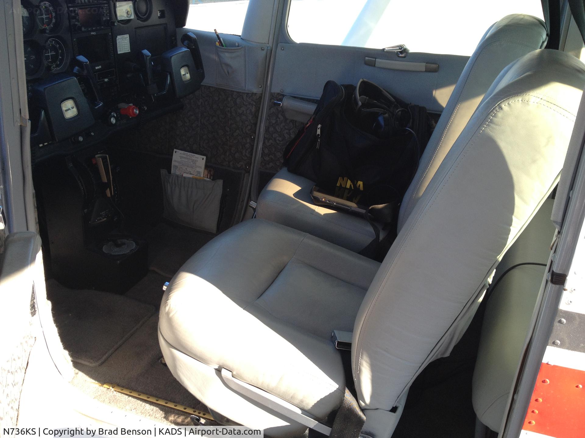 N736KS, 1977 Cessna R172K Hawk XP C/N R1722593, Interior - Nice Grey Leather