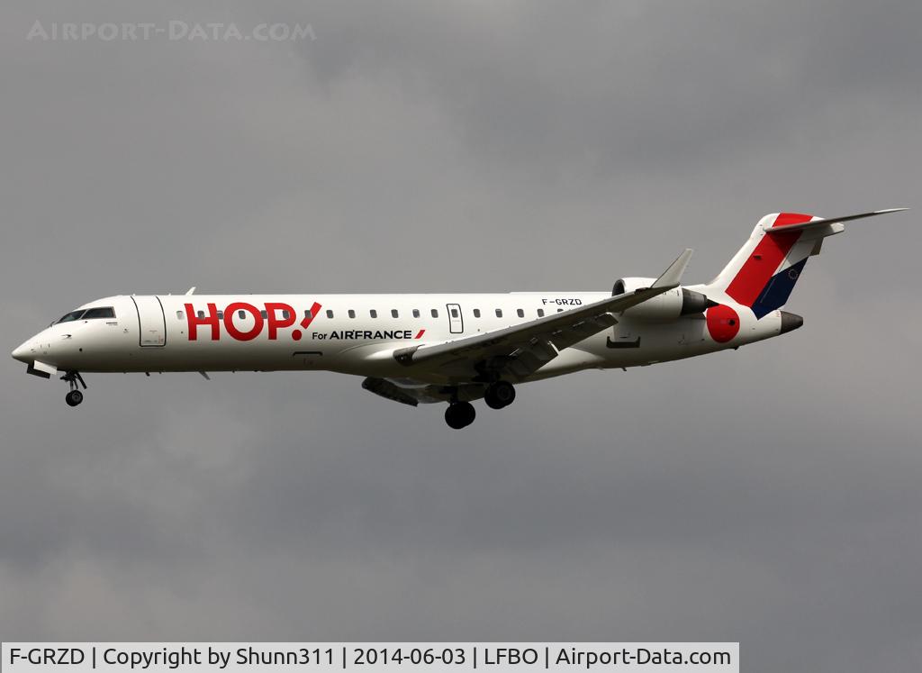 F-GRZD, 2001 Canadair CRJ-702 (CL-600-2C10) Regional Jet C/N 10016, Landing rwy 32L