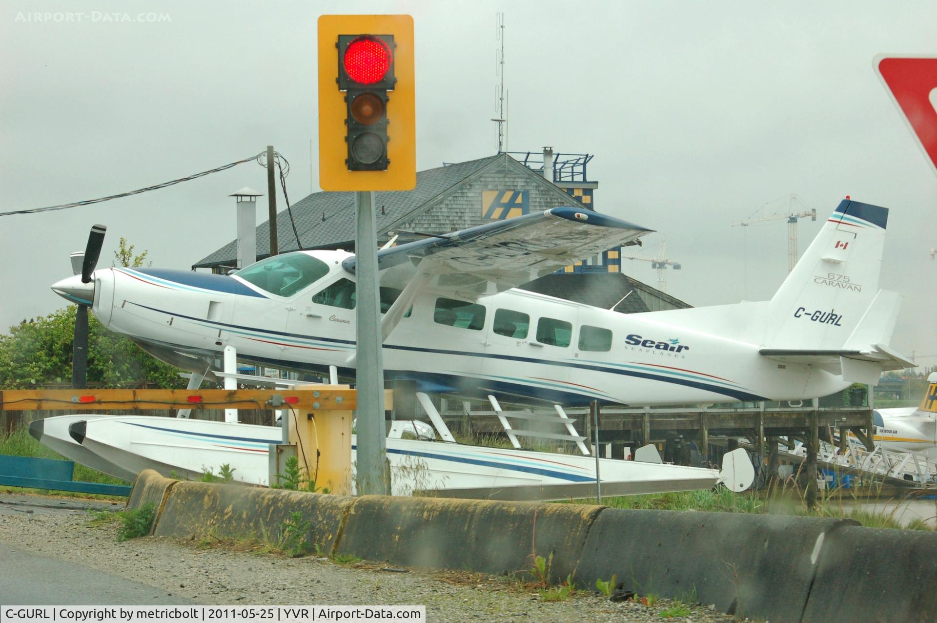 C-GURL, 2008 Cessna 208 Caravan I C/N 20800501, Stop! Airplane crossing