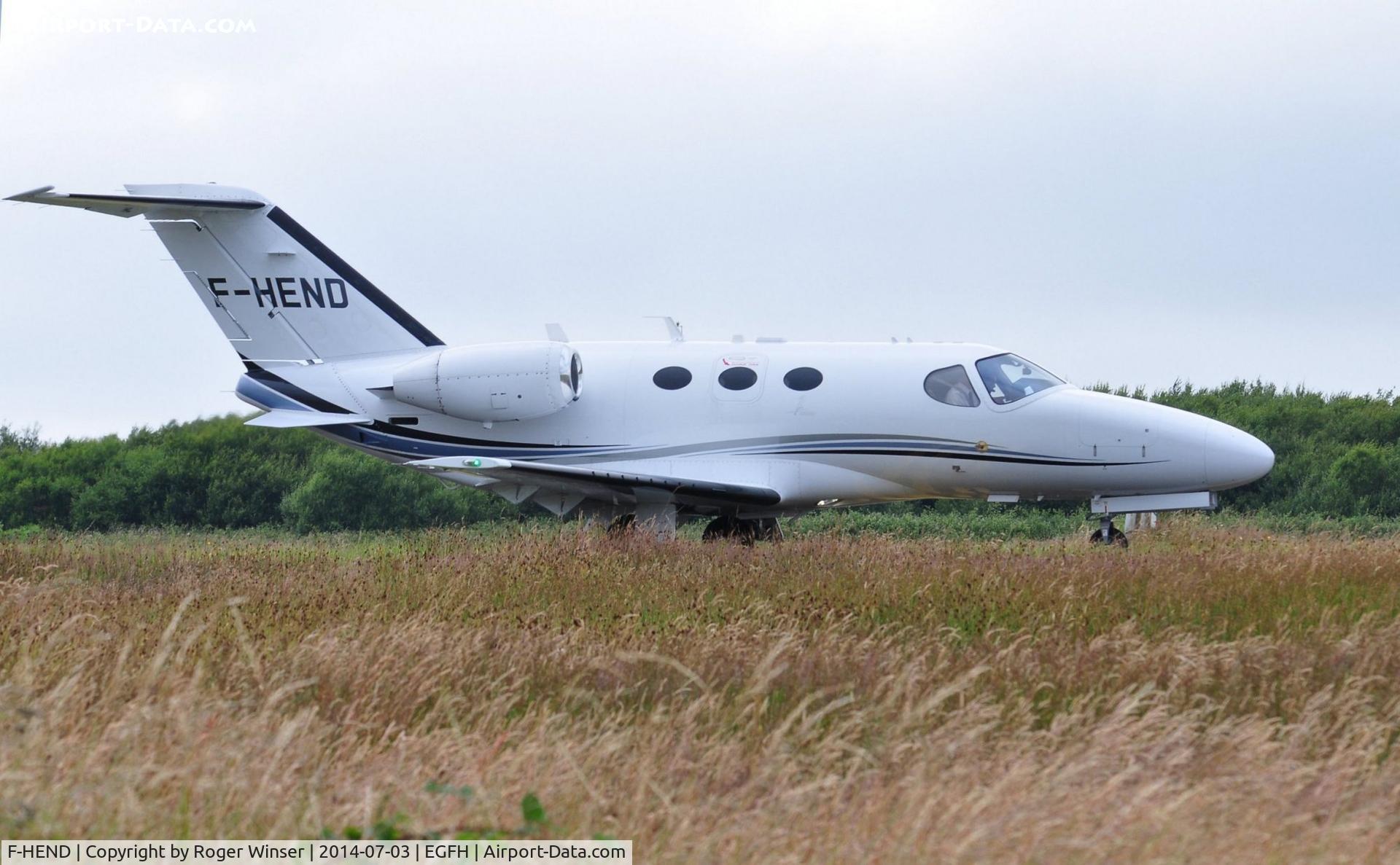 F-HEND, 2009 Cessna 510 Citation Mustang Citation Mustang C/N 510-0161, Visiting Citation Mustang back-tracking prior to departure.
