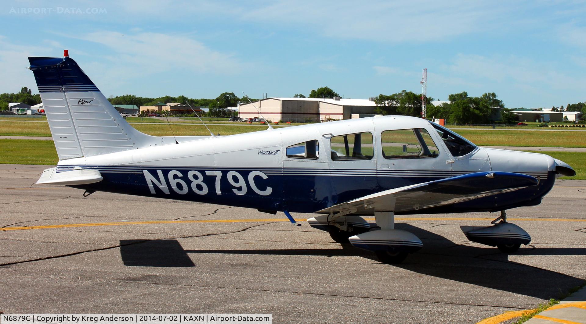 N6879C, 1978 Piper PA-28-161 Warrior C/N 28-7816437, Piper PA-28-161 Warrior at the fuel pumps.
