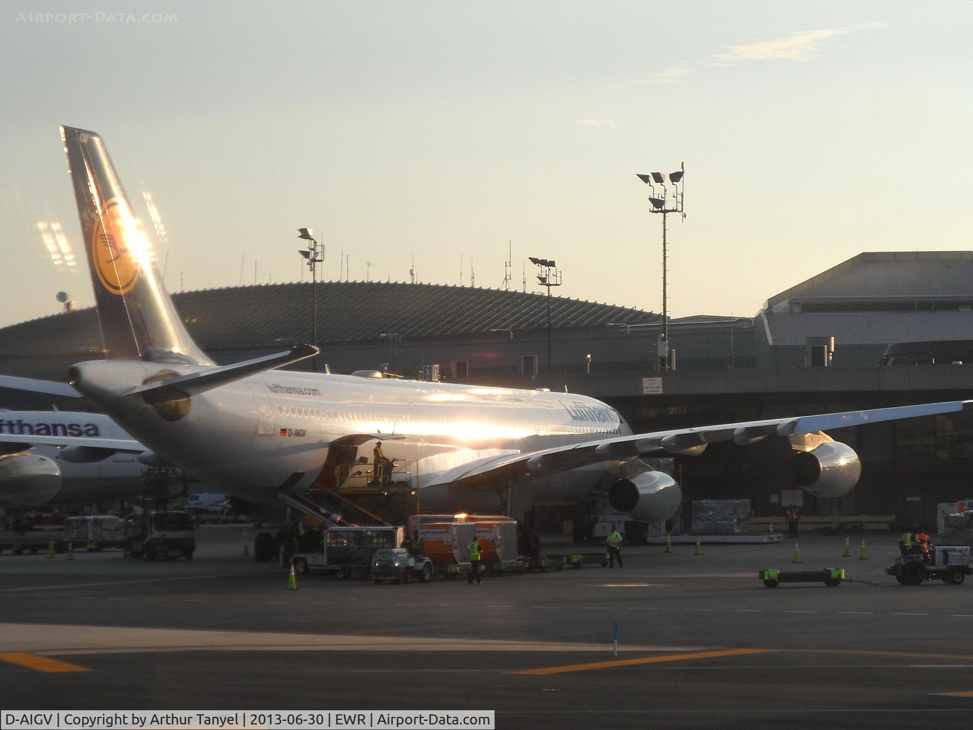 D-AIGV, 2000 Airbus A340-313X C/N 325, @ gate @ EWR