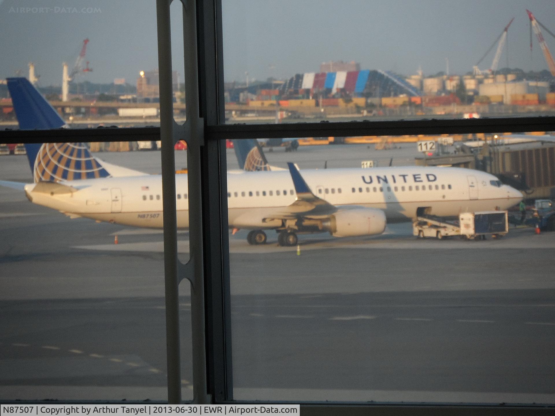 N87507, 2008 Boeing 737-824 C/N 31637, @ gate @ EWR